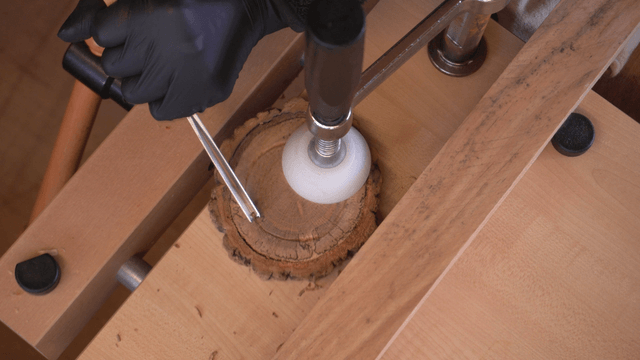 Woodcraft work using chisel and clamp