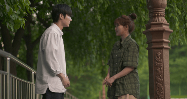 Couple talking under a tree