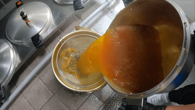 Chicken broth with phellinus linteus being filtered of impurities