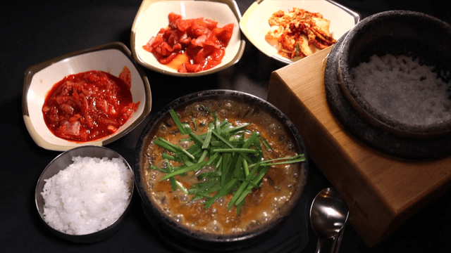 Table set with loach soup and hot stone pot rice