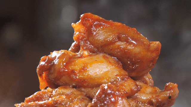 Grilled stir-fried chicken served with spicy sauce