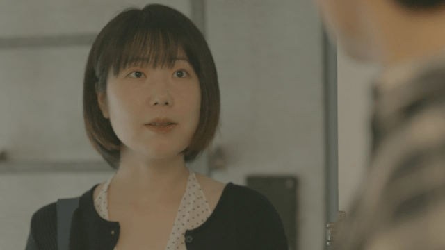 Bob haircut woman visiting a man's house