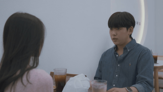 Man talking to a woman in a cafe