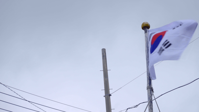 깃대에 휘날리는 태극기