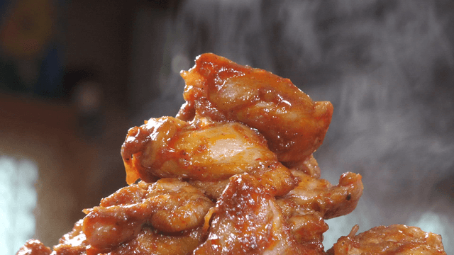 Steaming spicy stir-fried chicken