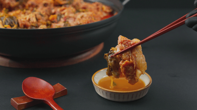 Pork backbone stew served with sauce