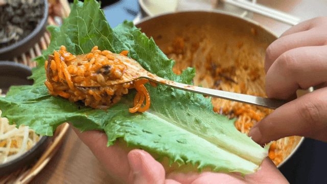 Bibimbap eaten with lettuce wraps