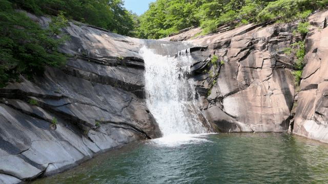 Calm waterfall falling over rocks