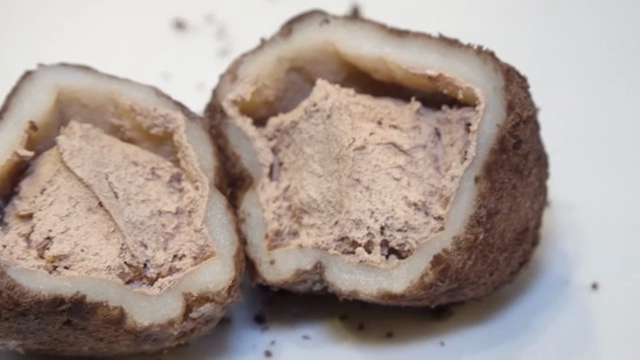 Close-up of a sliced rice cake with creamy filling