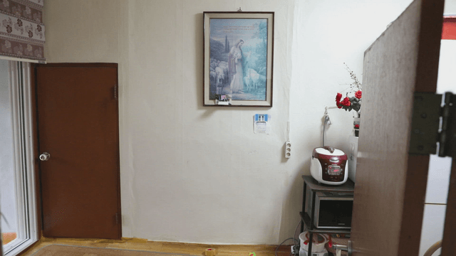 Simple home room with a jesus painting