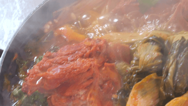 Outer leaves pork back-bone stew boiling in a pot