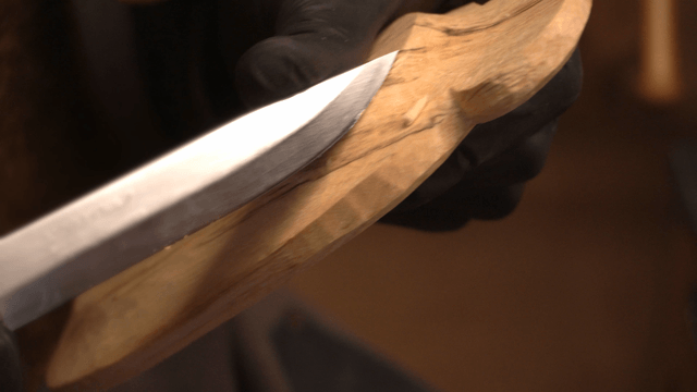 Sharp carving knife for woodcraft