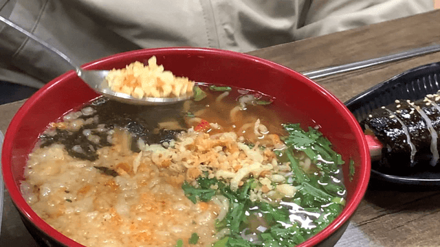 Crispy tempura flakes on hot udon