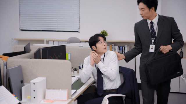 먼저 퇴근하며 인사하는 상사