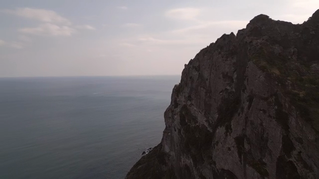 A majestic cliff overlooking the ocean
