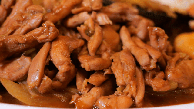 Seafood braised chicken with delicious chicken and shrimp