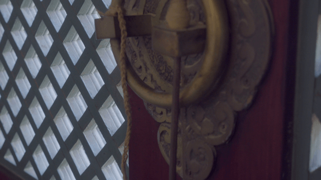 정교한 디자인의 전통 한옥 문