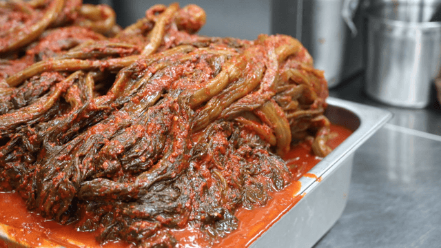 Fresh gatgimchi dripping broth on metal tray