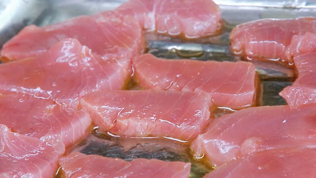 Fresh tuna slices on olive oil