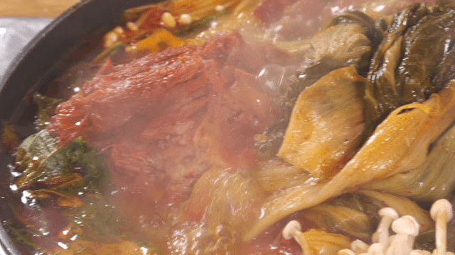 Boiling outer leaves pork back-bone stew