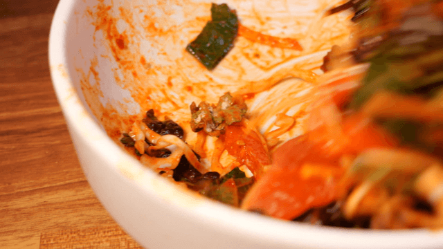 Spicy vegetable raw mix tossed in bowl