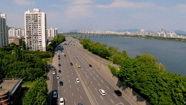 Urban highway along the riverside