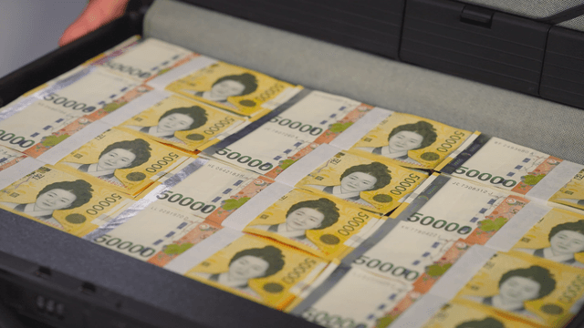 A briefcase filled with Korean currency