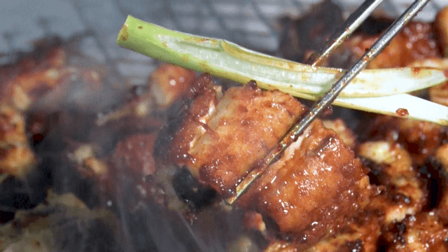 Seasoned eels grilled with green onions