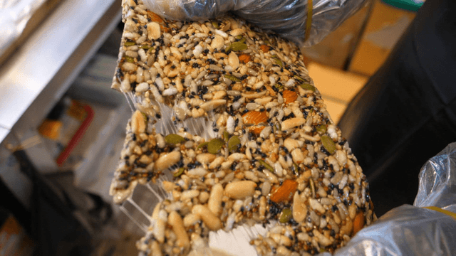 Hand tearing sweet rice puffs